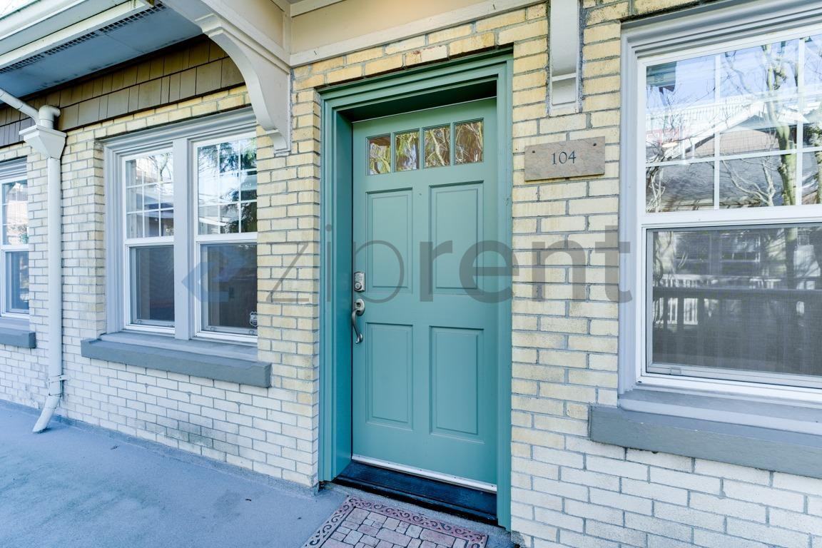 2225 Eastlake Ave E #104 - Photo 4 of 32