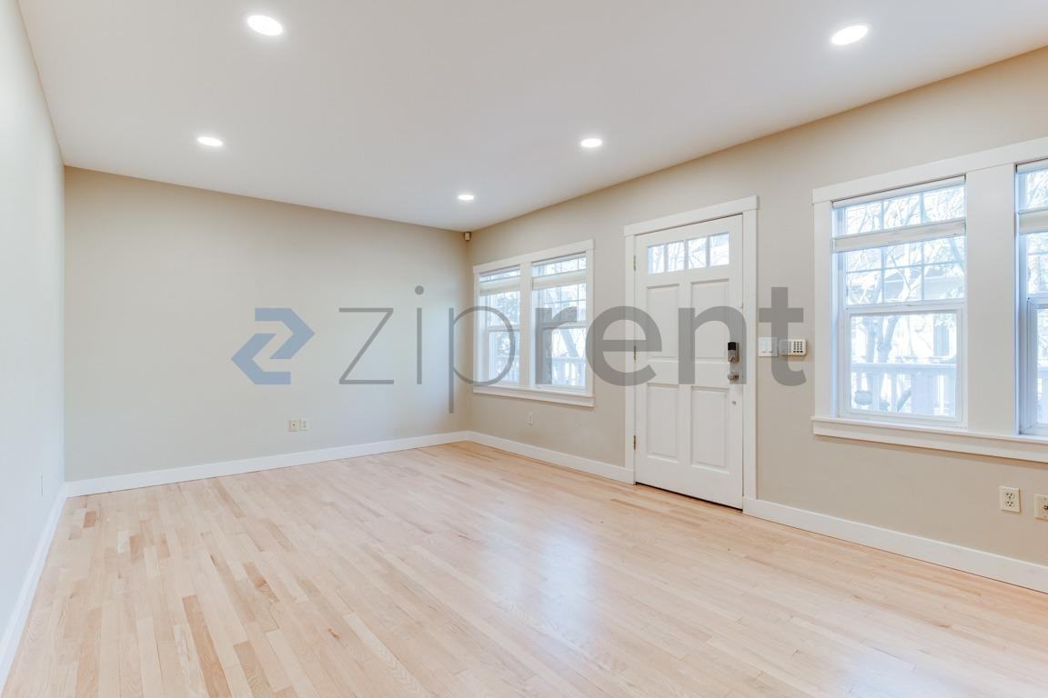 2225 Eastlake Ave E #104 - Photo 5 of 32