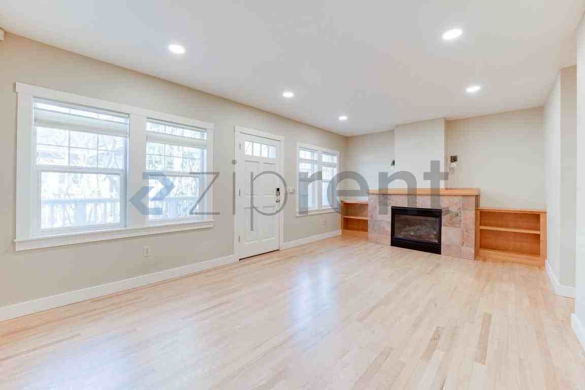 2225 Eastlake Ave E #104 - Photo 6 of 32