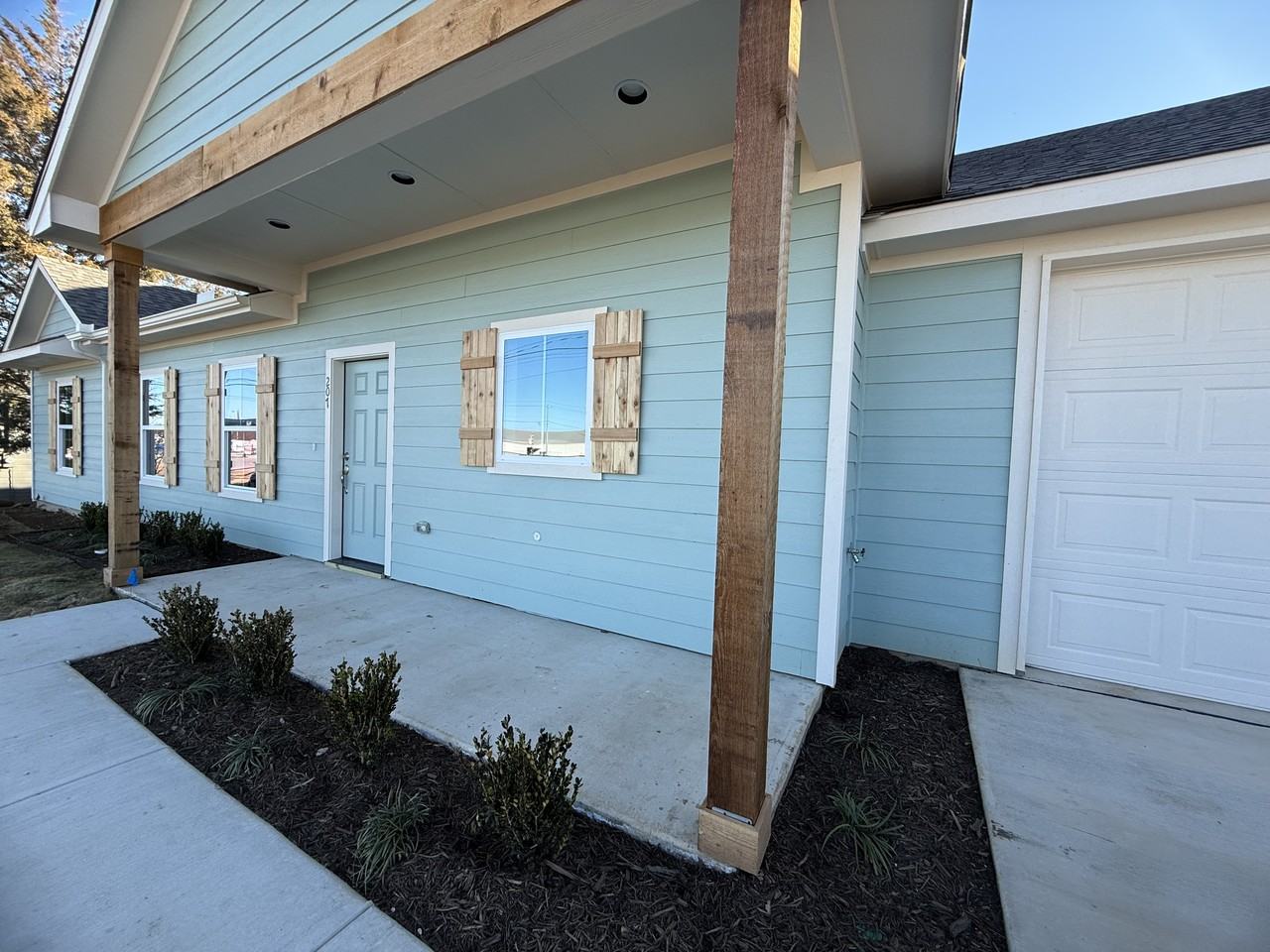 207 Railroad Avenue - Photo 2 of 33