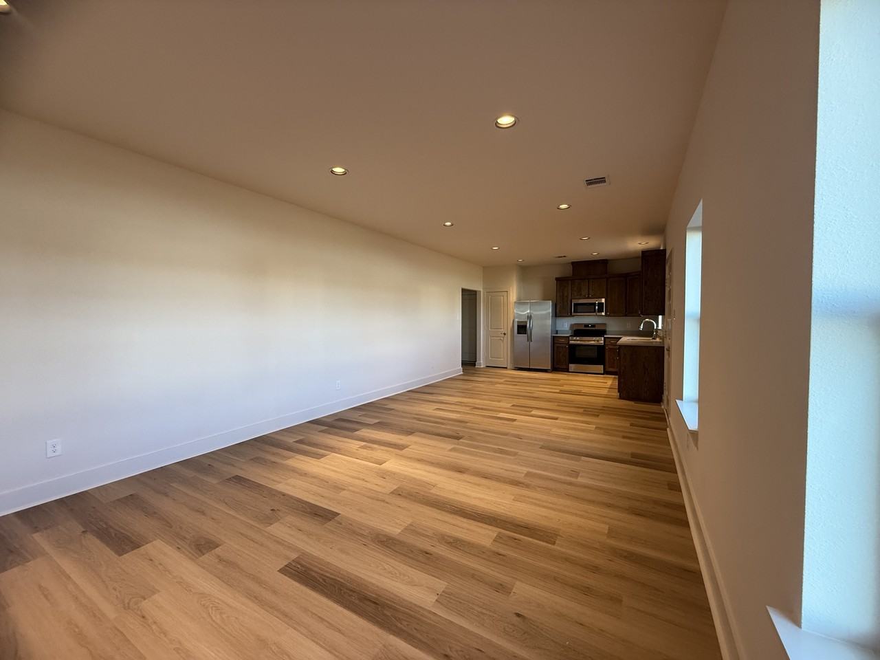 207 Railroad Avenue - Photo 6 of 33