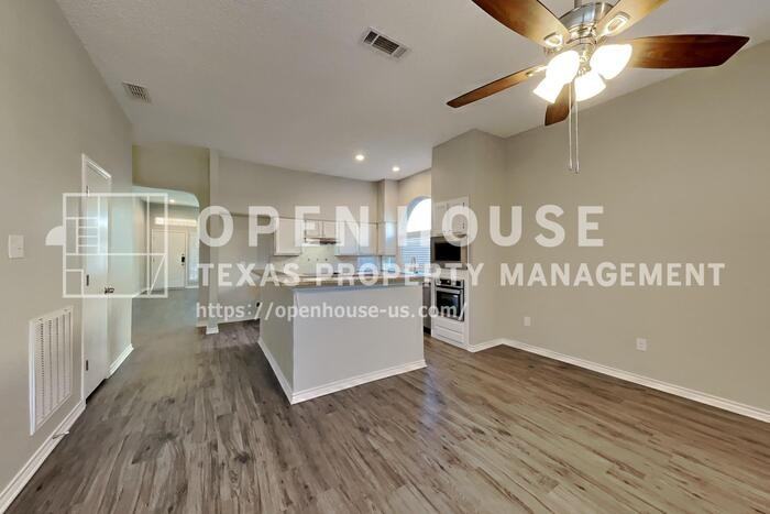 2211 Reverchon Dr - Photo 5 of 21