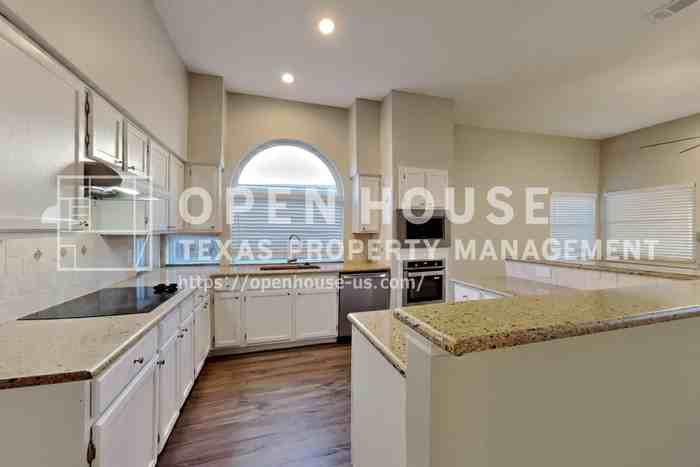 2211 Reverchon Dr - Photo 7 of 21