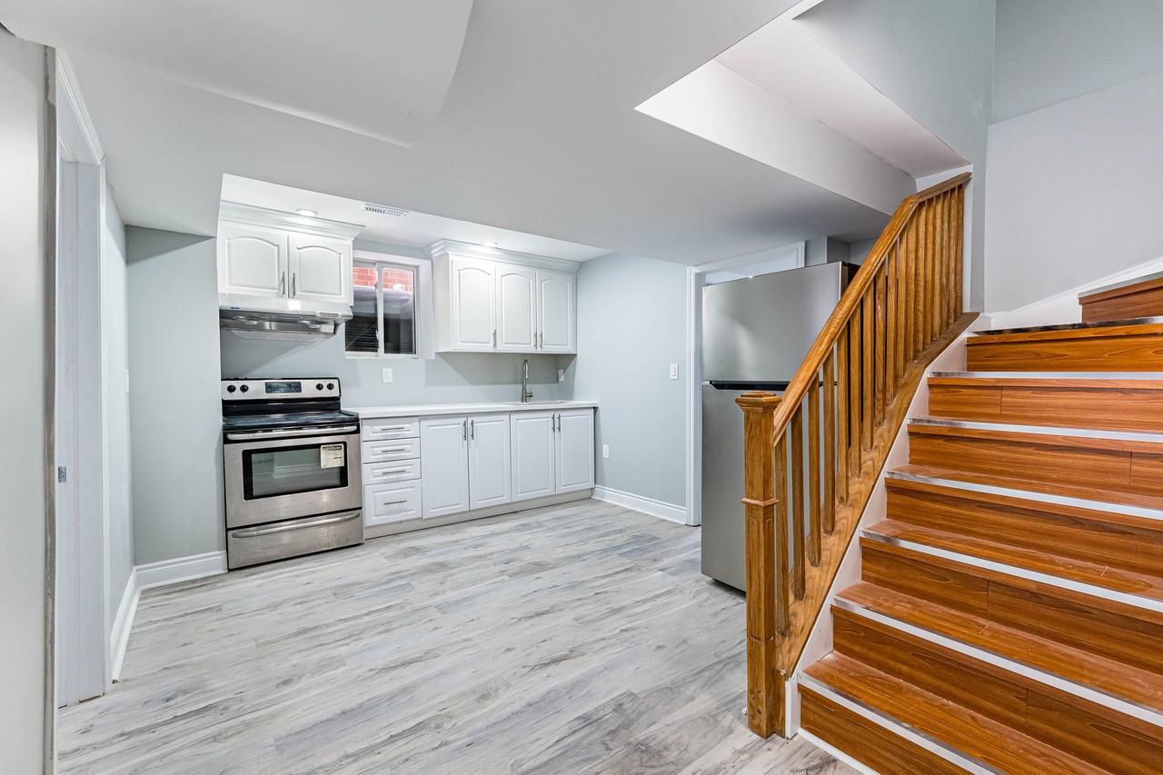 84 Crown Victoria Drive - Photo 2 of 16