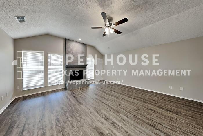 5536 Creekridge Dr - Photo 4 of 21