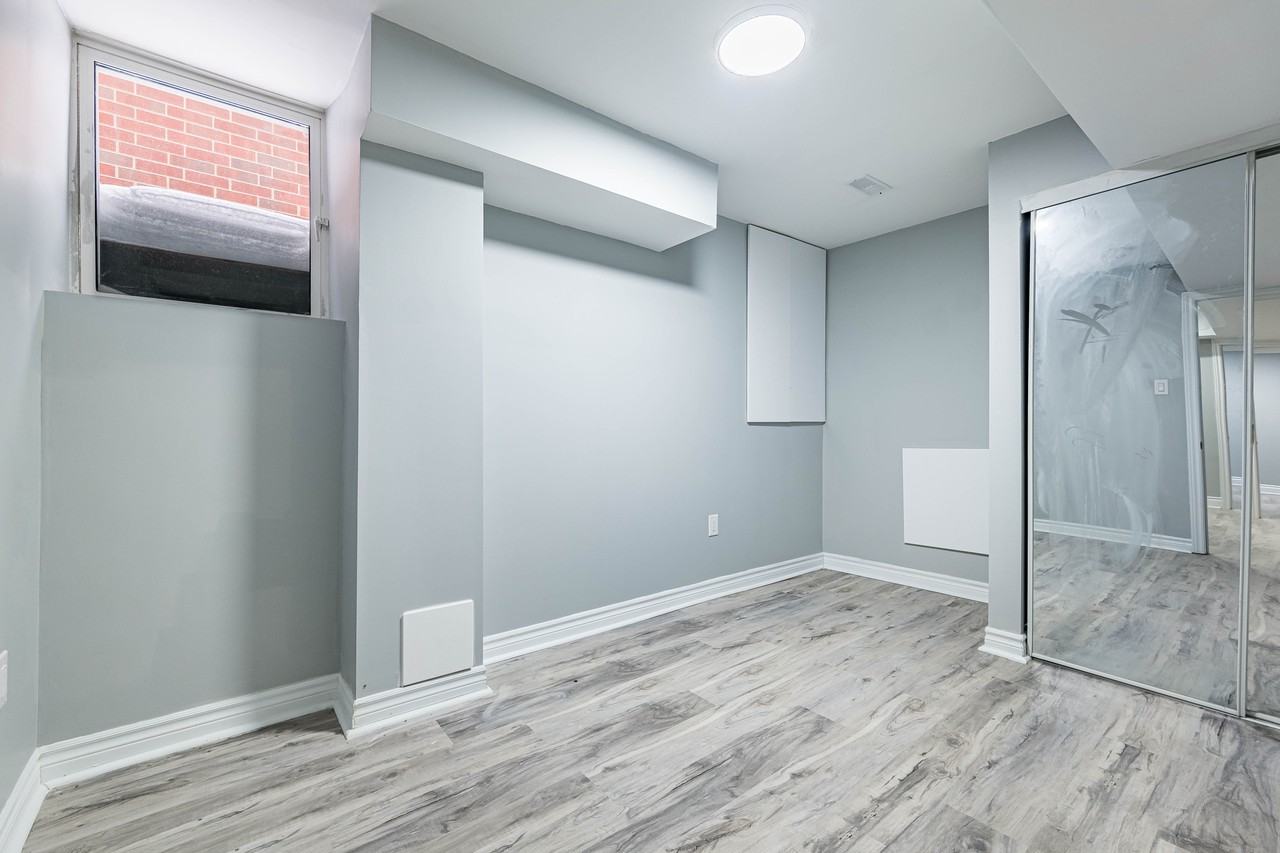 84 Crown Victoria Drive - Photo 7 of 16