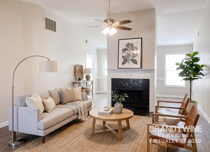 1139 Commons Ct - Photo 3 of 24