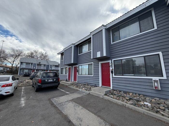 927 Manhattan St #C - Photo 3 of 13