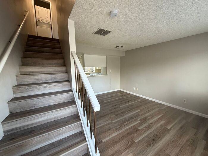 927 Manhattan St #C - Photo 6 of 13