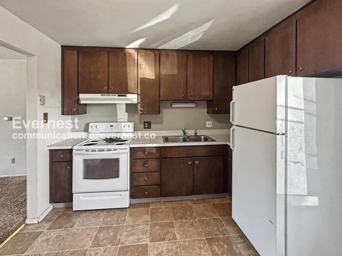 4311 N Chestnut St #1 - Photo 3 of 15