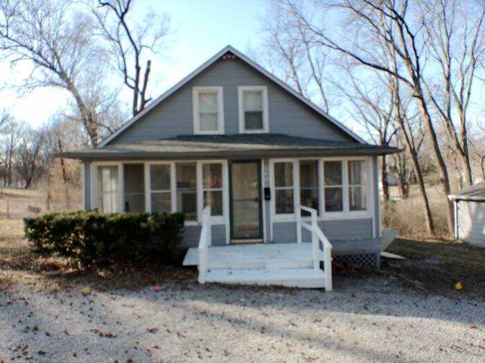 2406 S Overton Ave - Photo 2 of 17