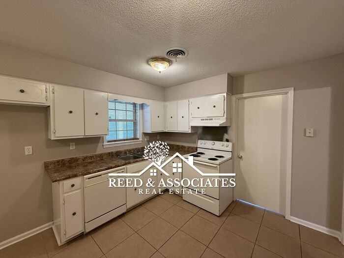 4096 Silverleaf Rd - Photo 4 of 13