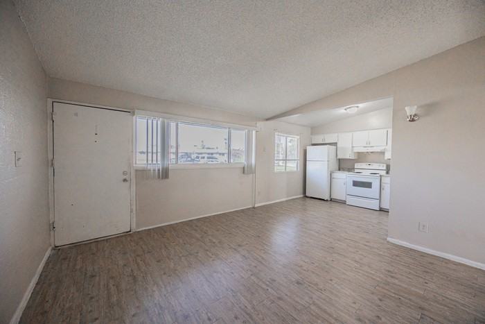 2123 W Devonshire Ave #9 - Photo 2 of 13