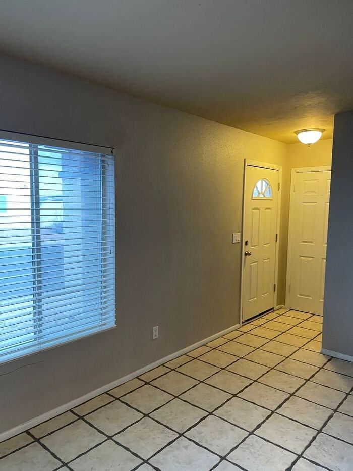 1032 E Michelle Dr - Photo 4 of 15