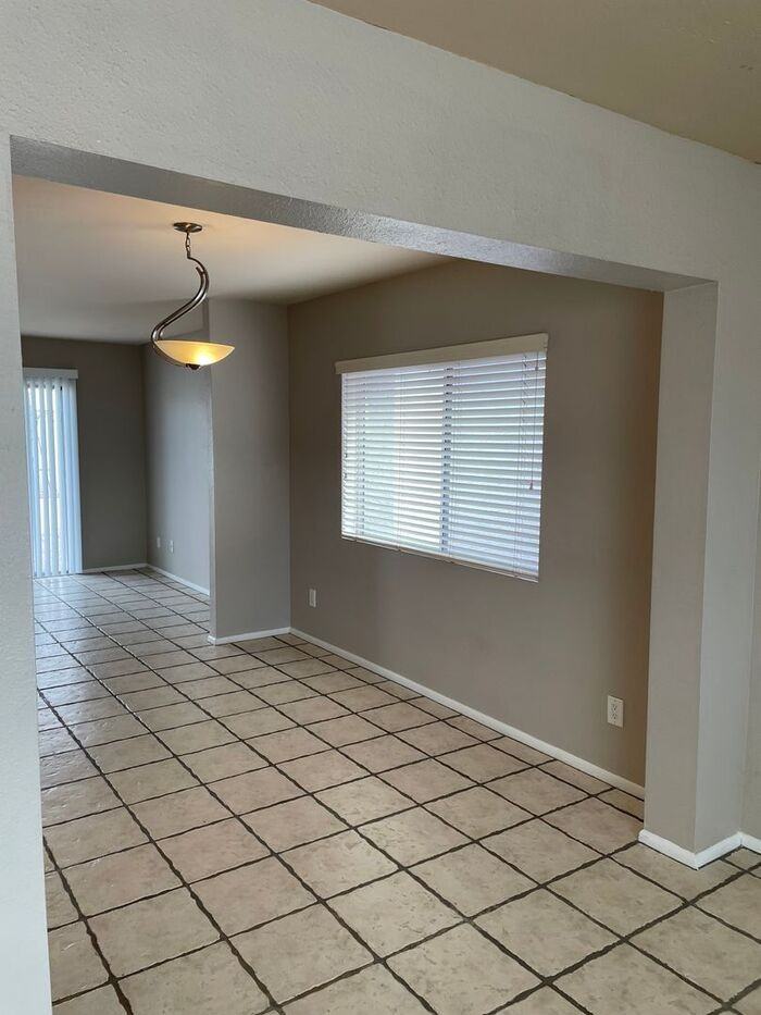 1032 E Michelle Dr - Photo 5 of 15