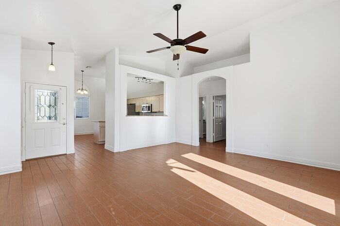 2059 E Huron Ct - Photo 3 of 14