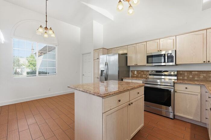 2059 E Huron Ct - Photo 4 of 14