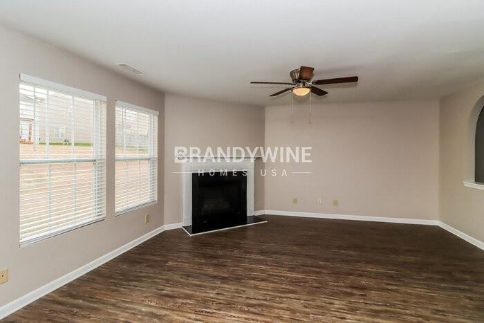 1715 Larne Cir - Photo 4 of 20