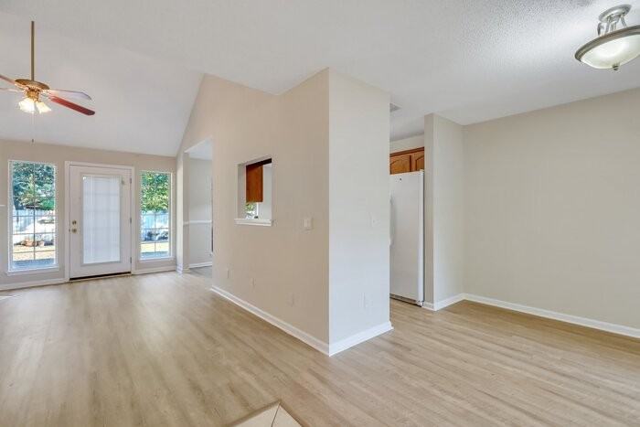 102 Silverton Rd - Photo 3 of 29