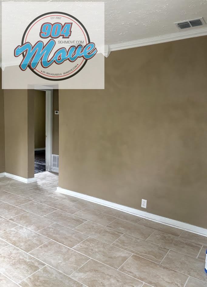 427 Springfield Court North #B - Photo 4 of 16