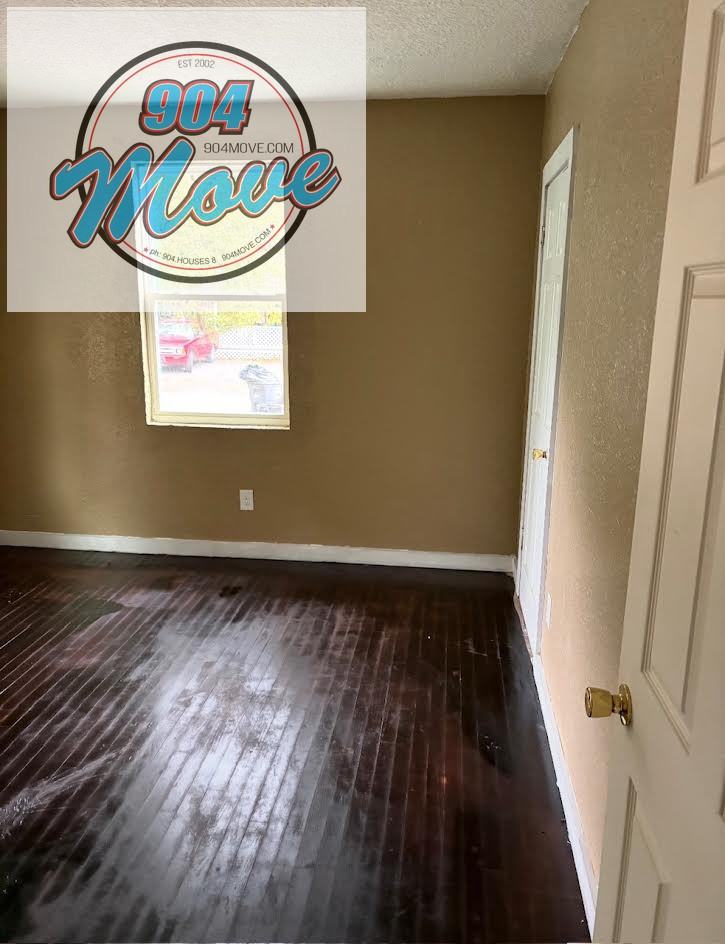 427 Springfield Court North #B - Photo 5 of 16