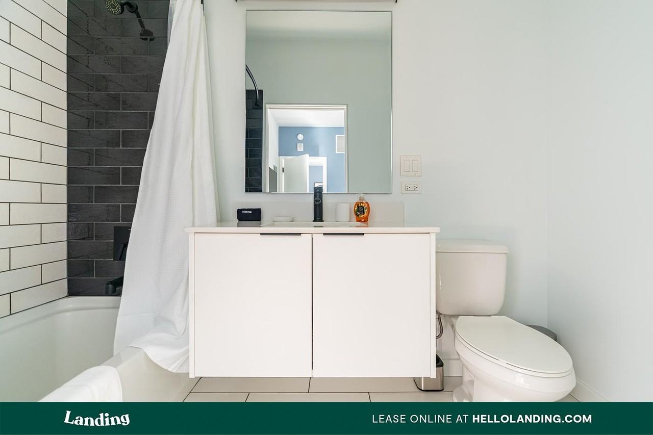 221 E Oak Street - Photo 6 of 50