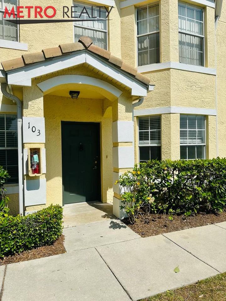 114 Northwest Peacock Boulevard #8-103 - Photo 3 of 17