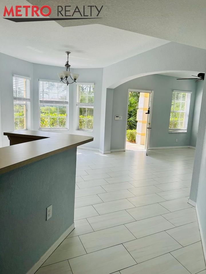 114 Northwest Peacock Boulevard #8-103 - Photo 6 of 17