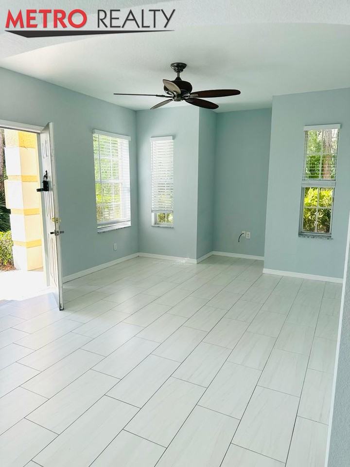 114 Northwest Peacock Boulevard #8-103 - Photo 7 of 17