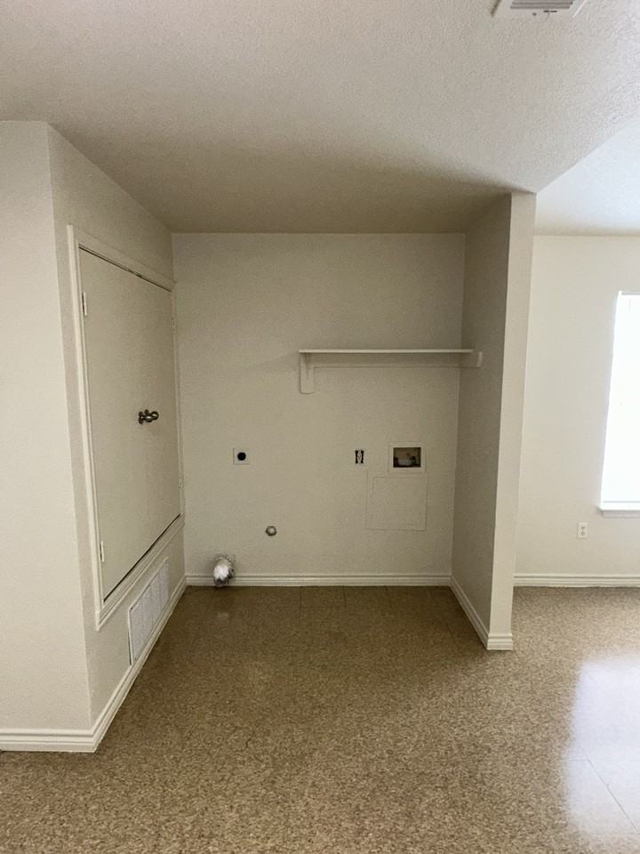 915 South 22nd Street #B - Photo 7 of 11