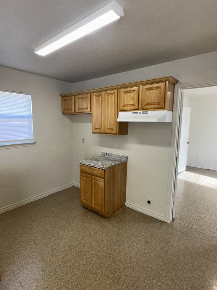 915 South 22nd Street #B - Photo 3 of 11