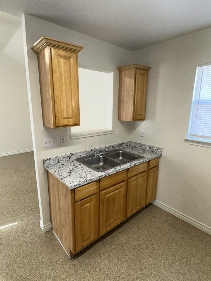 915 South 22nd Street #B - Photo 4 of 11