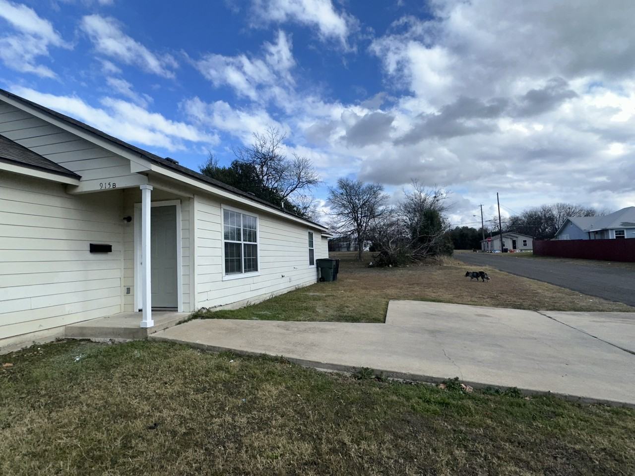 915 South 22nd Street #B - Photo 2 of 11