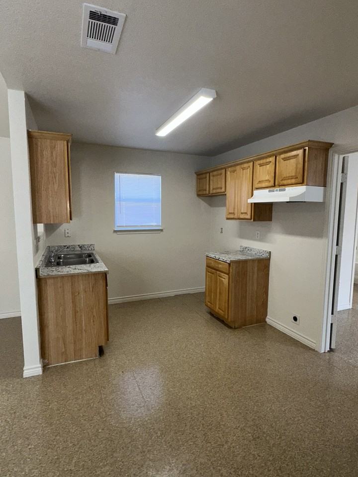 915 South 22nd Street #B - Photo 5 of 11