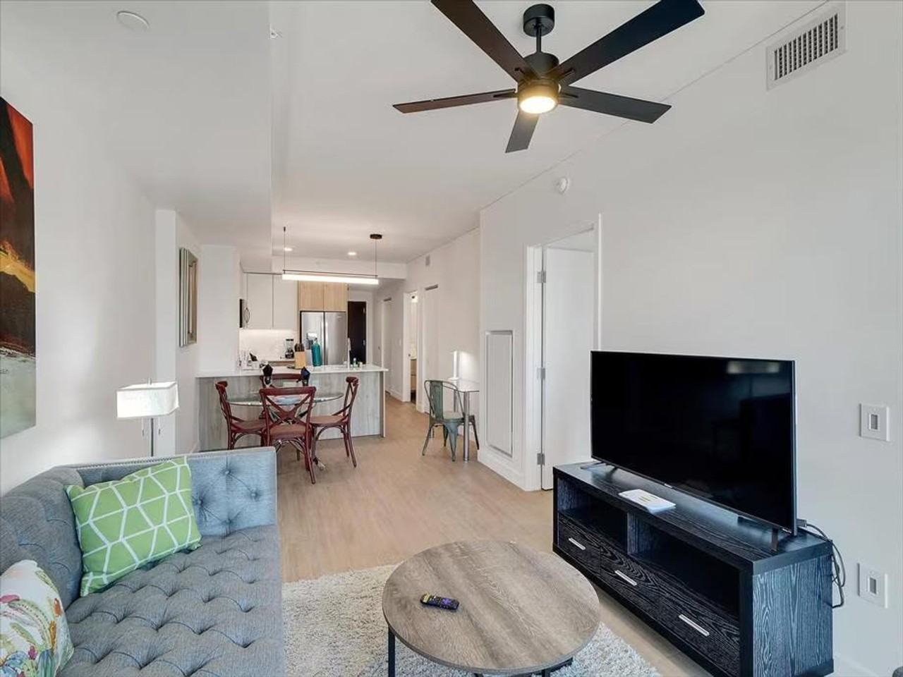 817 N 6th St #1047102P - Photo 3 of 16