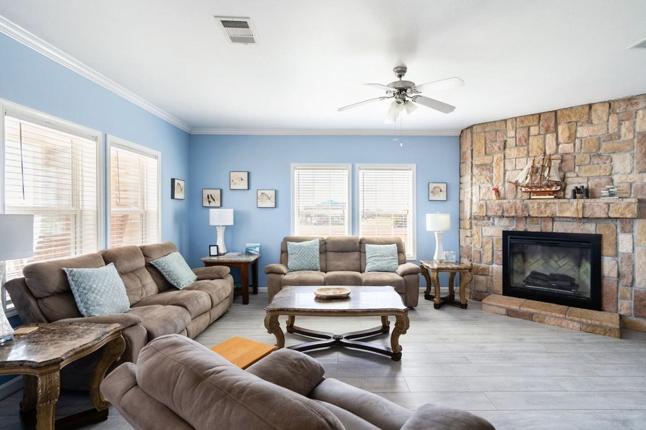 975 Dolly St #1364178P - Photo 5 of 50