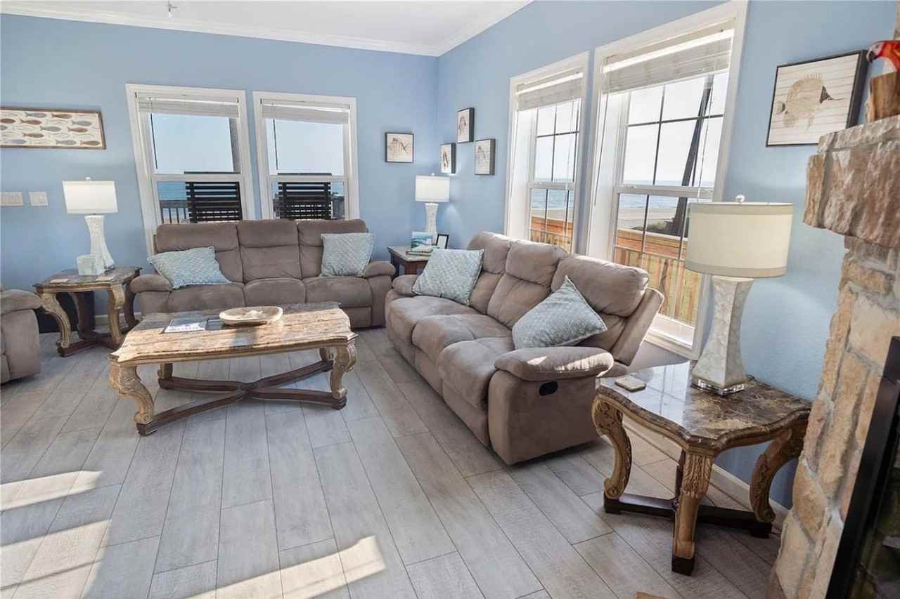 975 Dolly St #1364178P - Photo 7 of 50