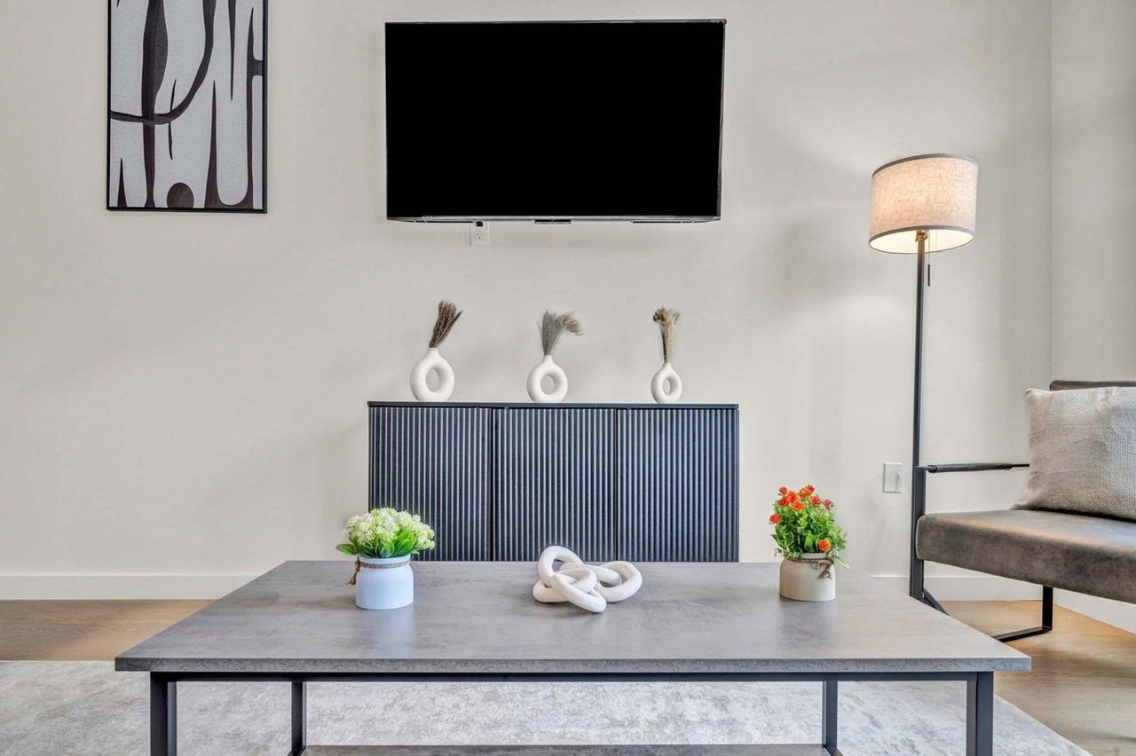 2189 Cornell Rd #1386541P - Photo 3 of 50