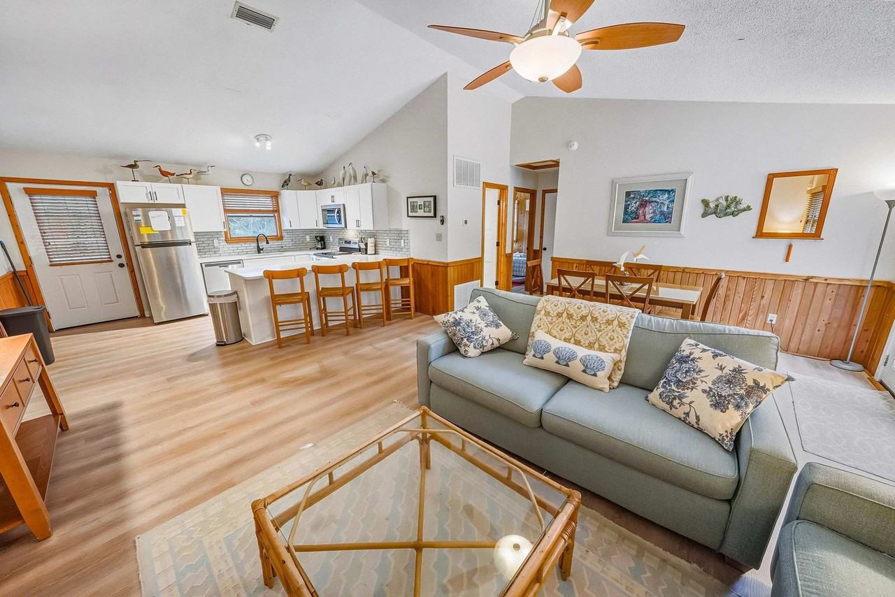 4240 Johnston Ln #1438534P - Photo 3 of 50