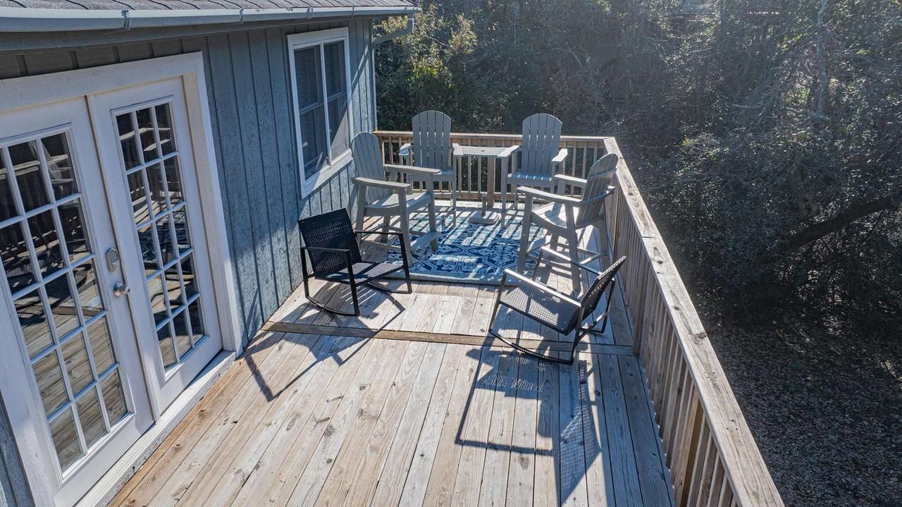 4240 Johnston Ln #1438534P - Photo 4 of 50