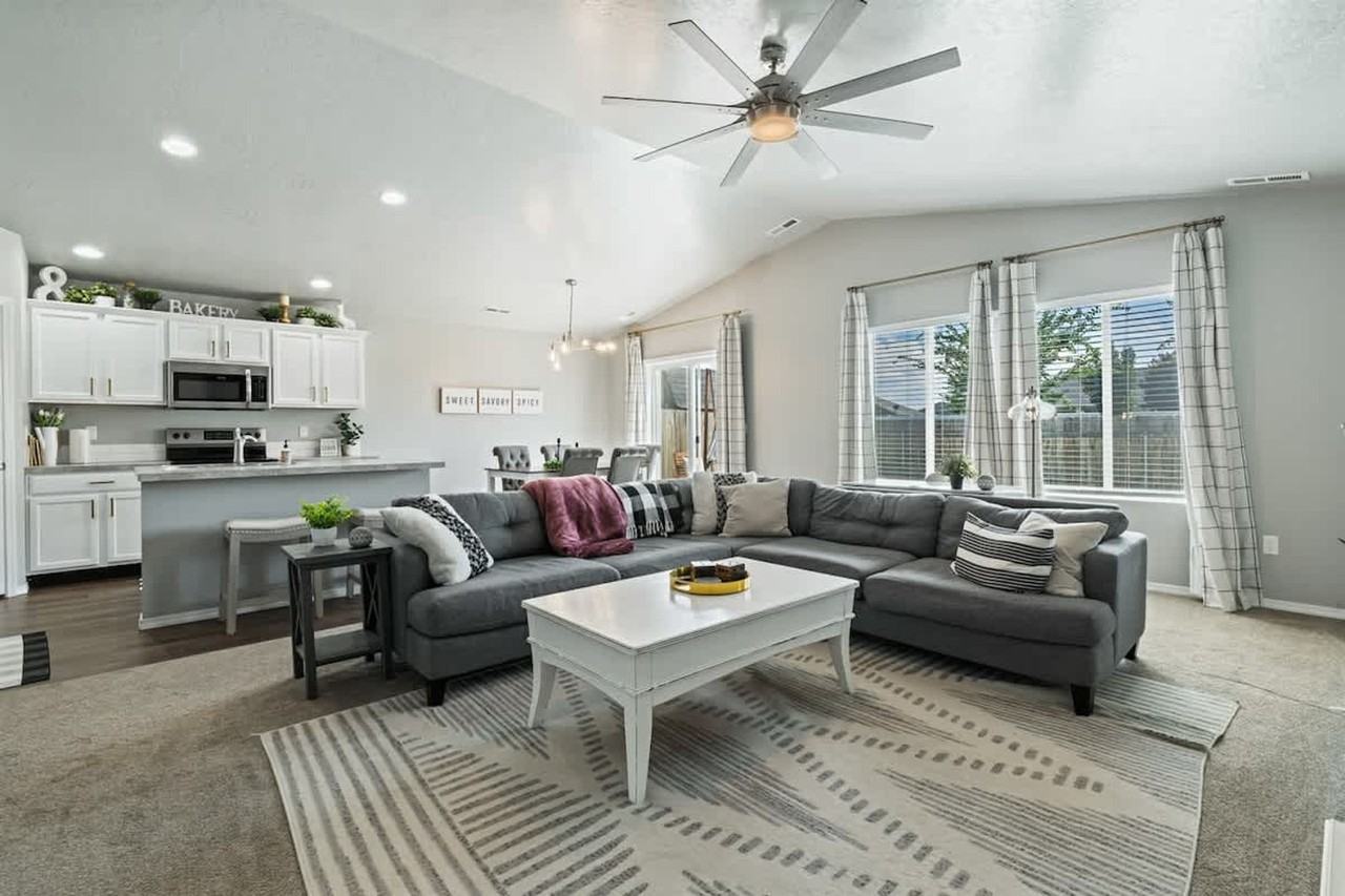 17541 Mountain Springs Ave #1460908P - Photo 3 of 38