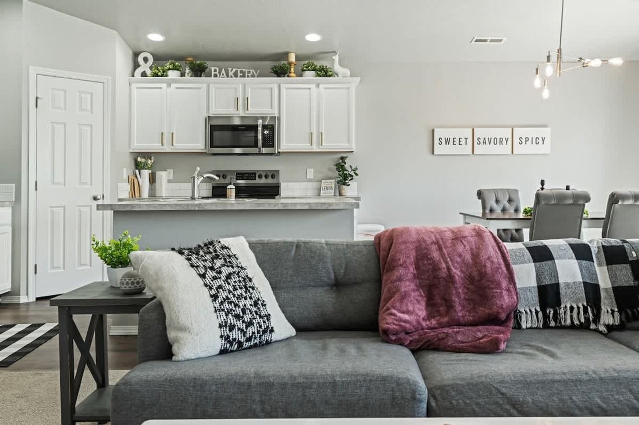 10569 Cool Springs St #1460908P - Photo 5 of 39