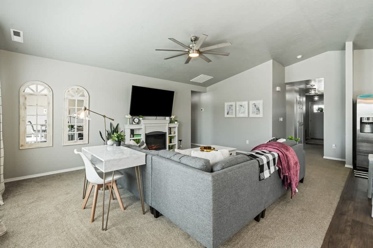 10569 Cool Springs St #1460908P - Photo 6 of 34