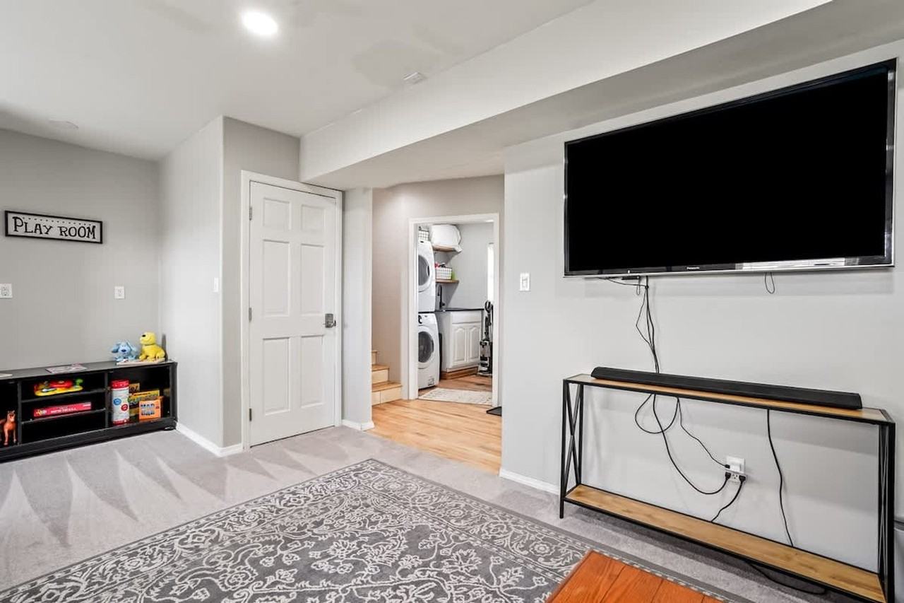 1619 Ruby Ct #1460929P - Photo 4 of 44