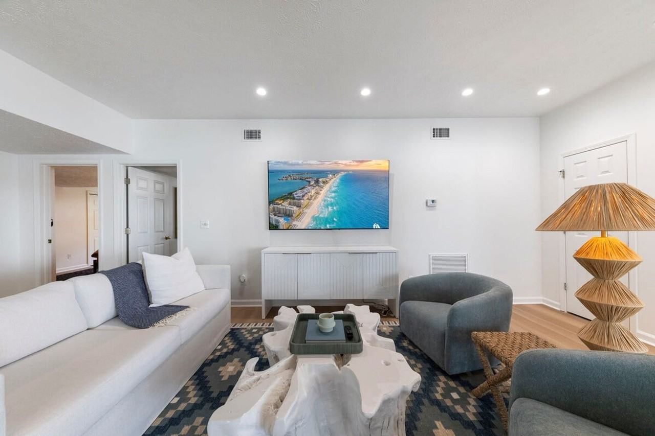 169 Pompano St #1447114P - Photo 6 of 50