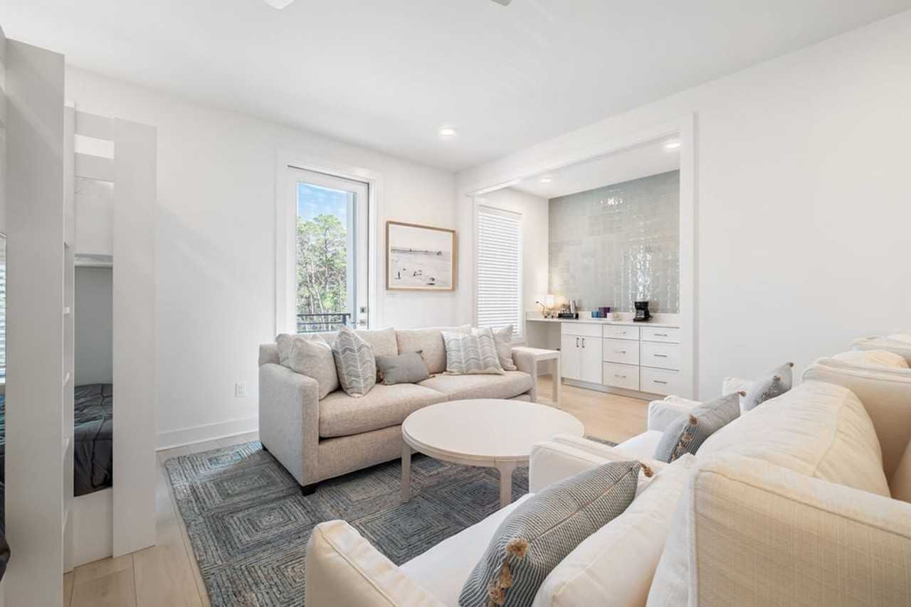 31 Sarah St #1447177P - Photo 2 of 50