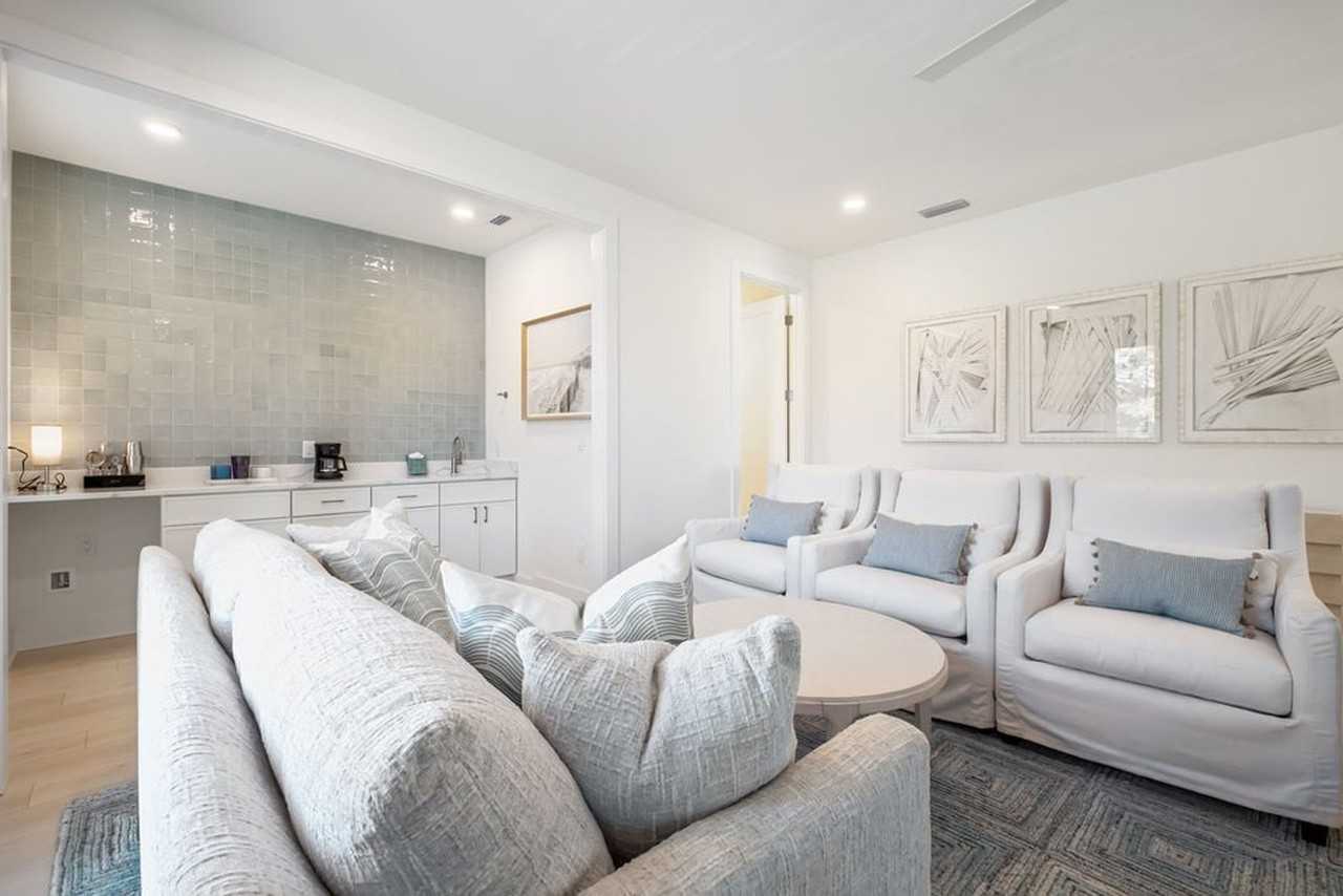 31 Sarah St #1447177P - Photo 3 of 50