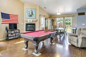 featured image of 367 N Lake Ct