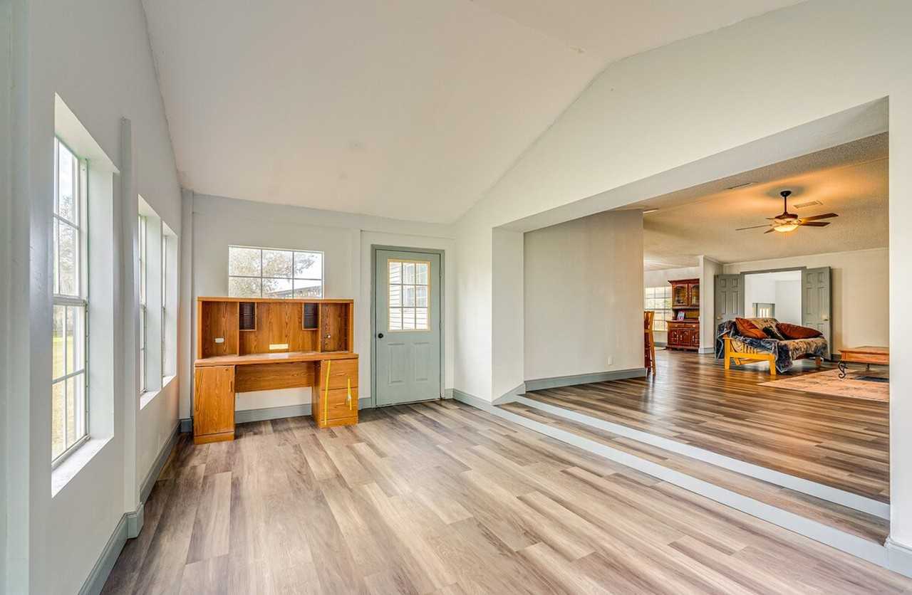 6651 Se County Road 337 #1385589P - Photo 4 of 32