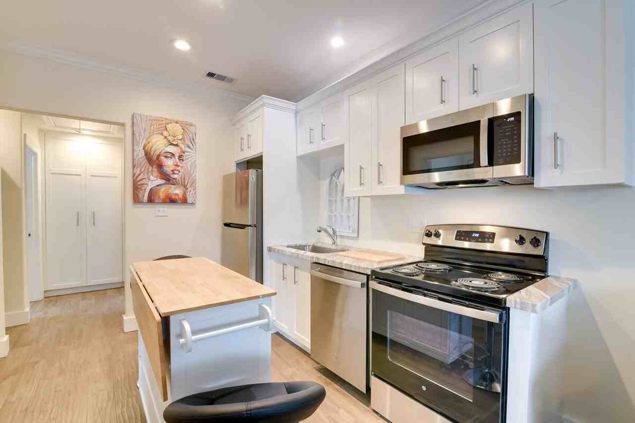 1206 26th St #1386272P - Photo 2 of 26